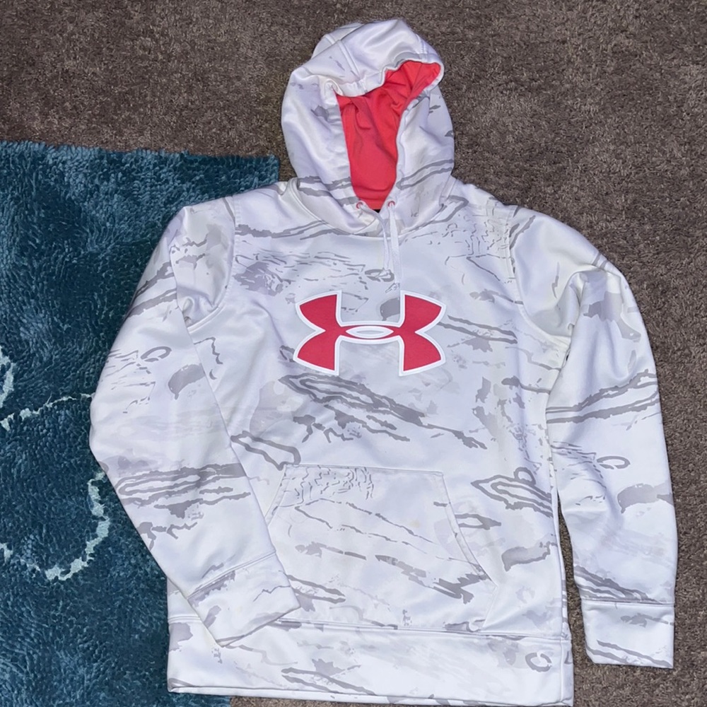 Women’s UnderArmour  sweatshirt, SM White/Silver camo w/pink lining in hood
